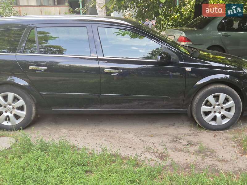 Универсал Opel Astra 2008 в Черкассах