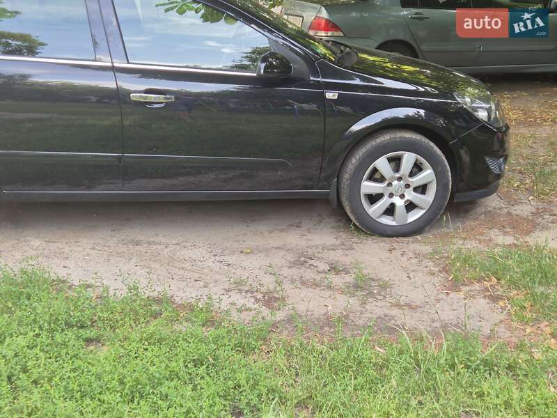 Универсал Opel Astra 2008 в Черкассах
