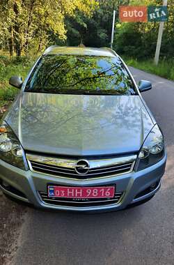 Універсал Opel Astra 2010 в Харкові
