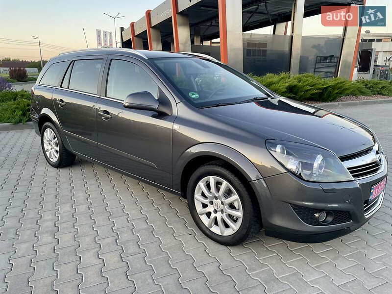 Универсал Opel Astra 2010 в 