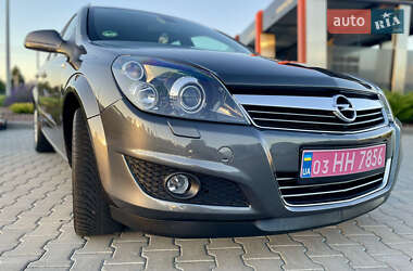 Универсал Opel Astra 2010 в 