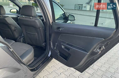 Универсал Opel Astra 2010 в 
