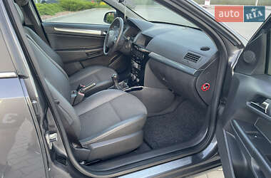 Универсал Opel Astra 2010 в 