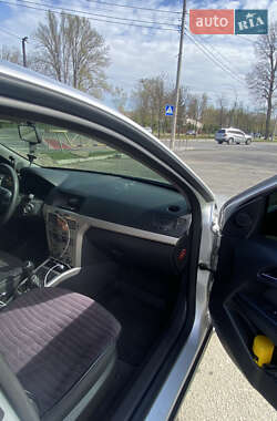 Хэтчбек Opel Astra 2007 в 