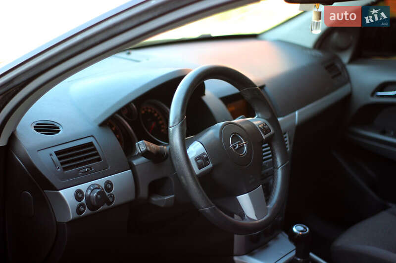 Универсал Opel Astra 2008 в Кременце