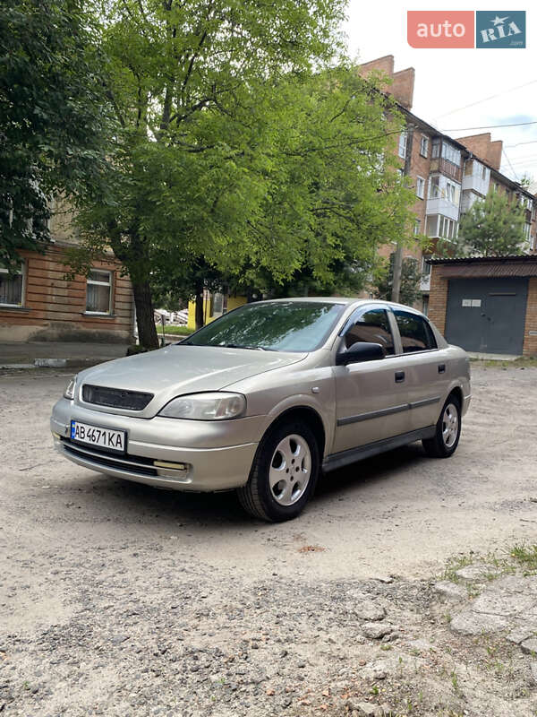 Седан Opel Astra 2006 в Виннице
