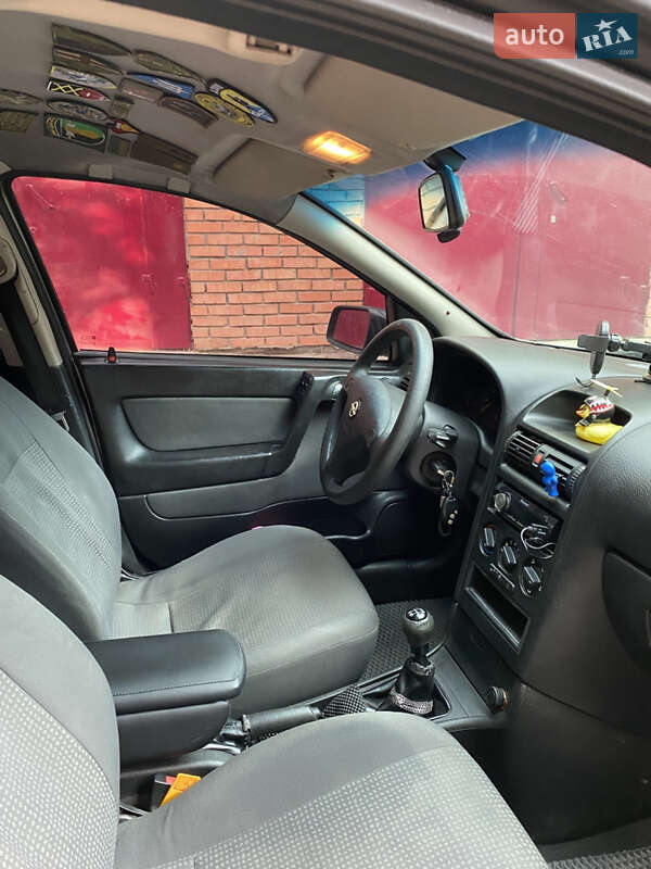 Седан Opel Astra 2006 в Виннице
