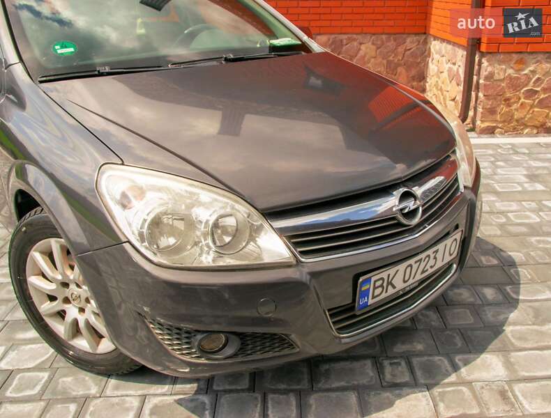 Универсал Opel Astra 2009 в Вараше фото 3 Универсал Opel Astra 2009 в Вараше
