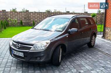 Универсал Opel Astra 2009 в Вараше