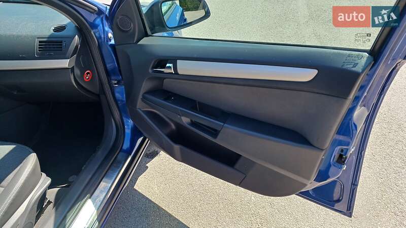 Хэтчбек Opel Astra 2007 в Чернигове