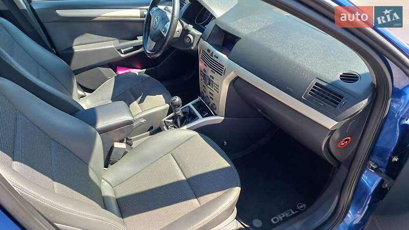 Хэтчбек Opel Astra 2007 в Чернигове