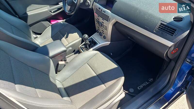 Хэтчбек Opel Astra 2007 в Чернигове