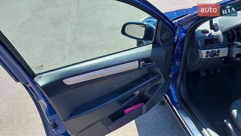 Хэтчбек Opel Astra 2007 в Чернигове