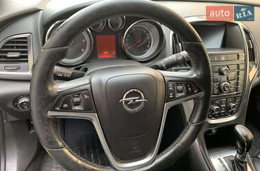 Универсал Opel Astra 2012 в 