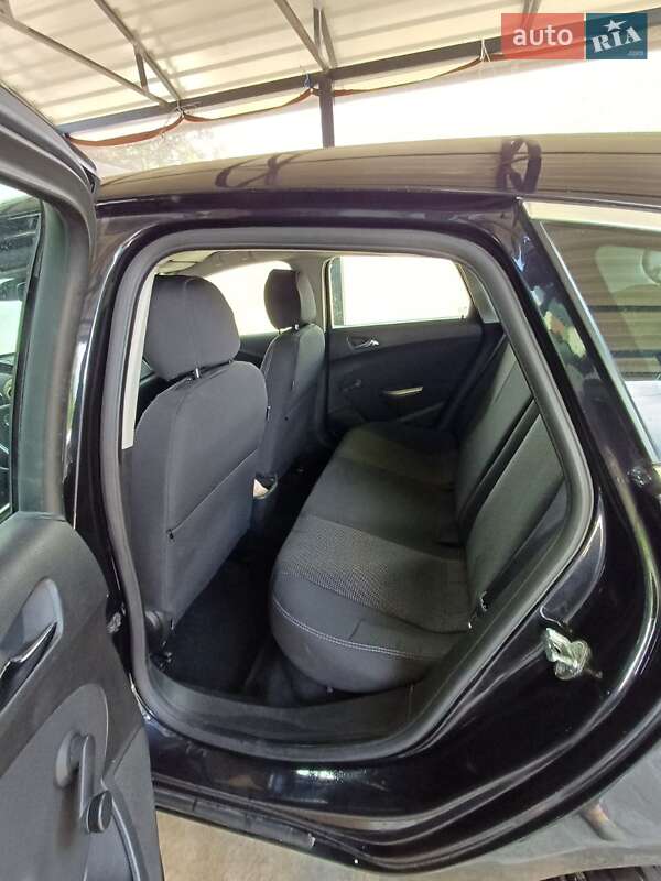 Хэтчбек Opel Astra 2011 в Киеве