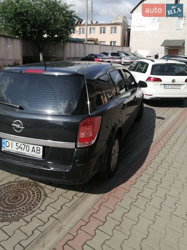 Универсал Opel Astra 2013 в Львове