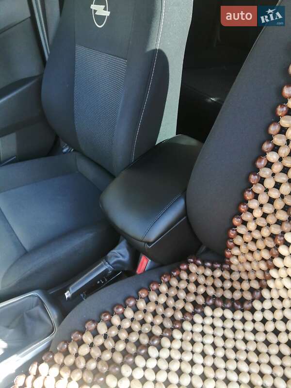 Универсал Opel Astra 2013 в Львове