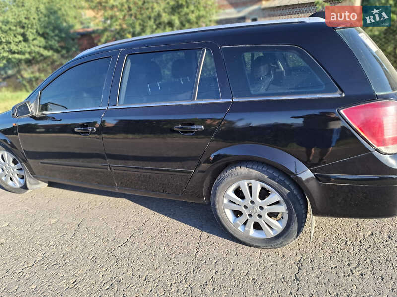 Купе Opel Astra 2005 в Львове