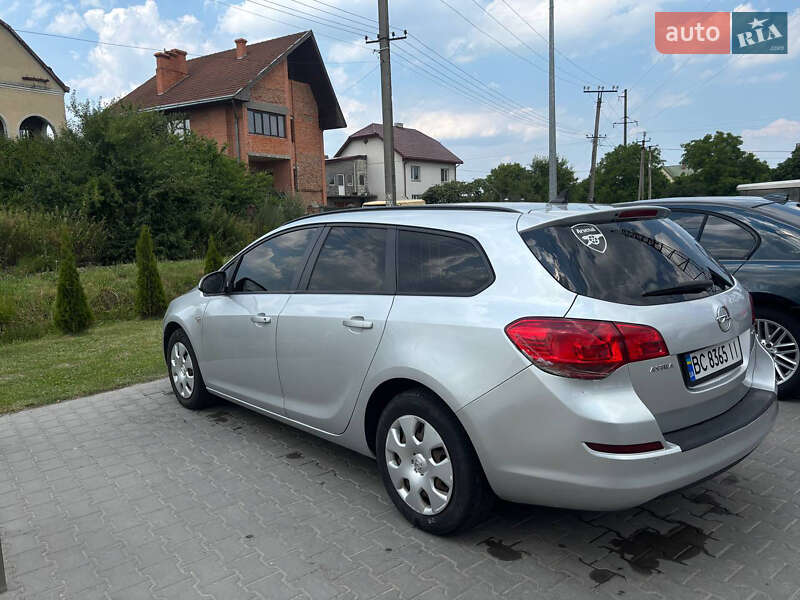 Универсал Opel Astra 2011 в Львове