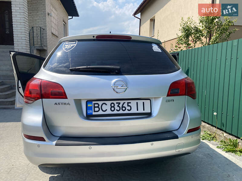 Универсал Opel Astra 2011 в Львове