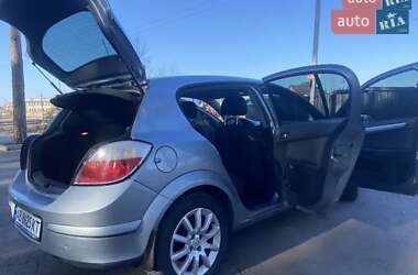 Хэтчбек Opel Astra 2004 в 