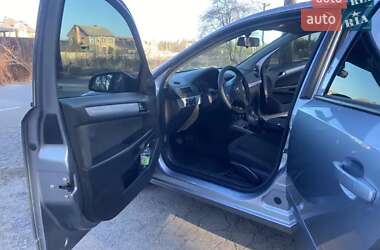 Хэтчбек Opel Astra 2004 в 
