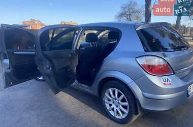 Хэтчбек Opel Astra 2004 в 