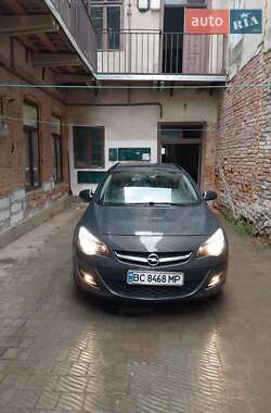 Универсал Opel Astra 2014 в Стрые