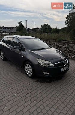 Универсал Opel Astra 2012 в 
