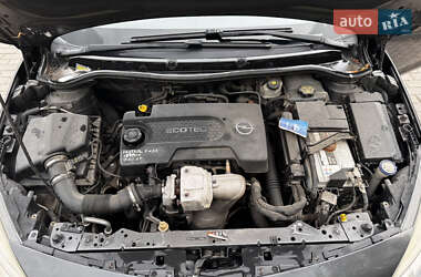Универсал Opel Astra 2012 в 