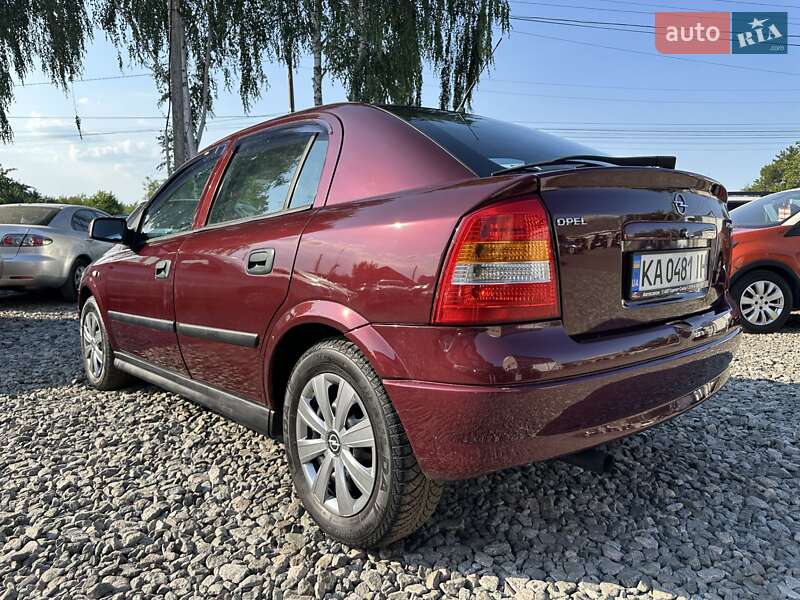 Хэтчбек Opel Astra 2004 в Смеле