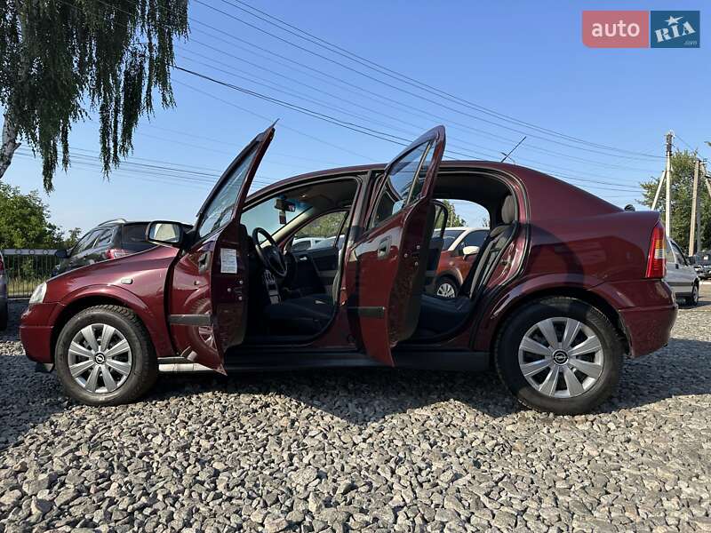 Хэтчбек Opel Astra 2004 в Смеле