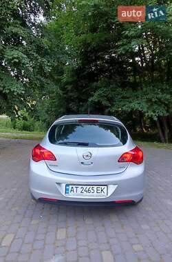 Хэтчбек Opel Astra 2010 в 