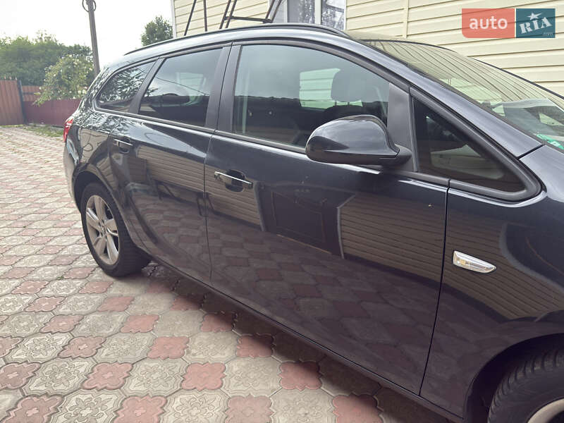 Универсал Opel Astra 2015 в Хмельницком