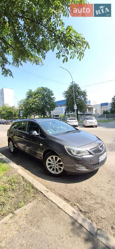 Opel Astra 2012