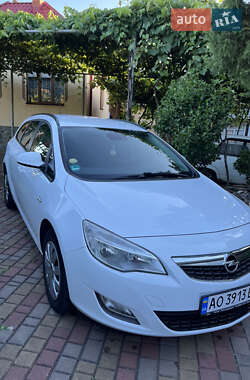 Универсал Opel Astra 2011 в 