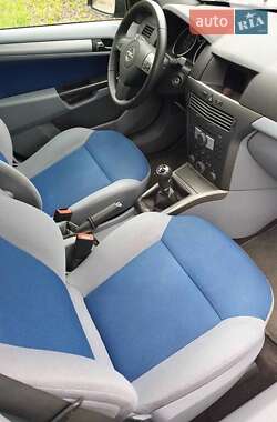 Универсал Opel Astra 2005 в 