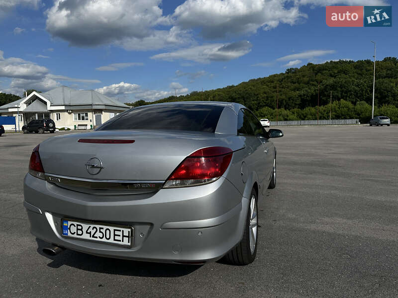 Кабриолет Opel Astra 2006 в Обухове