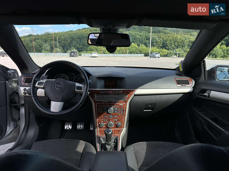 Кабриолет Opel Astra 2006 в Обухове