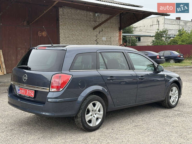 Универсал Opel Astra 2010 в Луцке