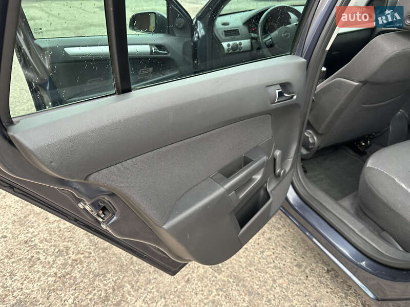 Универсал Opel Astra 2010 в Луцке