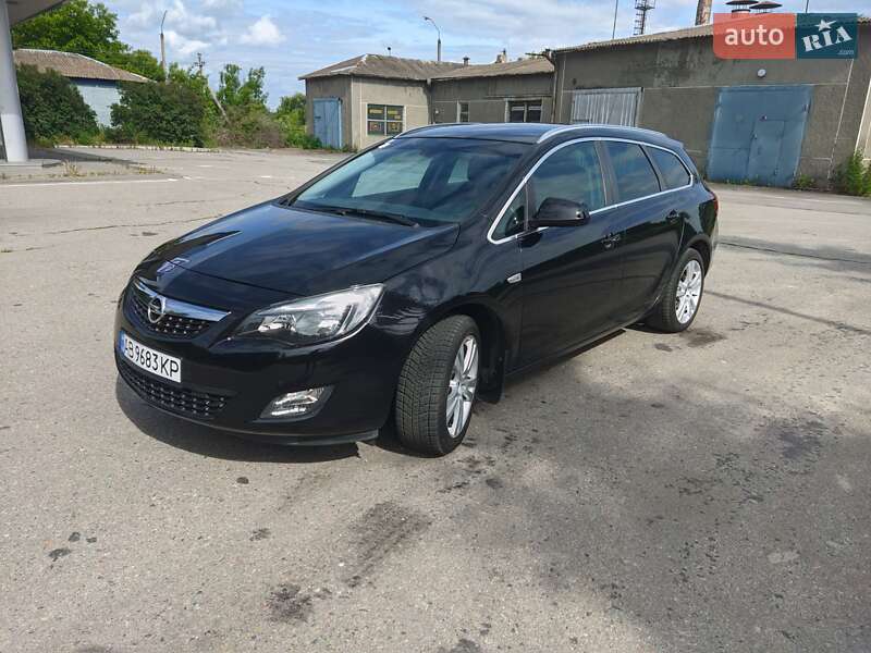 Универсал Opel Astra 2011 в 