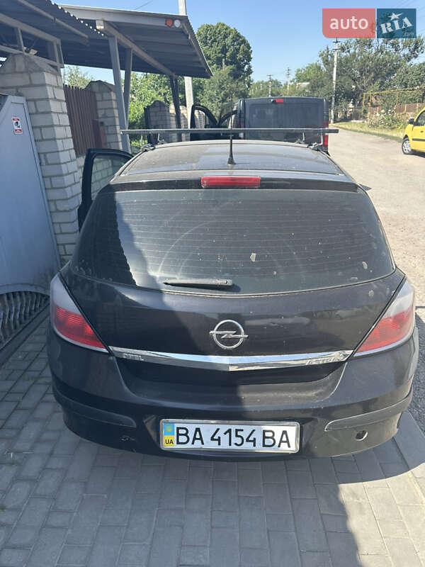 Хэтчбек Opel Astra 2006 в Александрие
