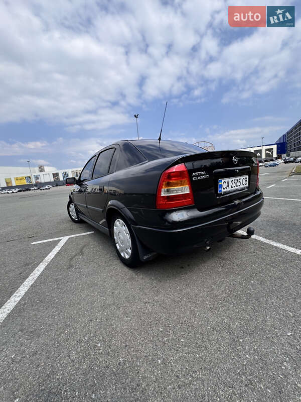 Седан Opel Astra 2006 в Киеве