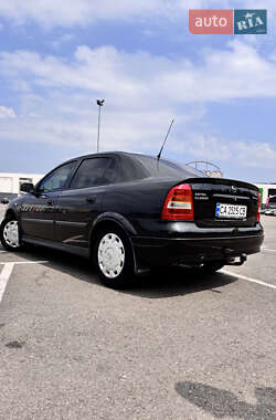 Седан Opel Astra 2006 в 