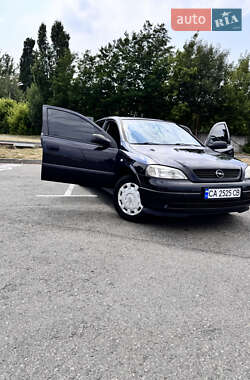 Седан Opel Astra 2006 в 