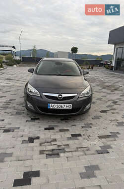 Хетчбек Opel Astra 2011 в Мукачевому
