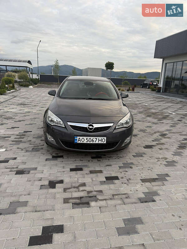 Opel Astra 2011