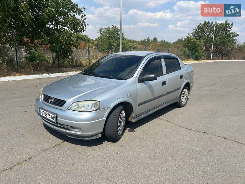 Седан Opel Astra 2005 в Новой Одессе