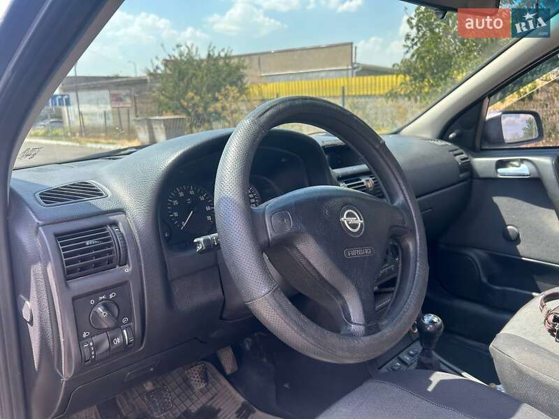 Седан Opel Astra 2005 в Новой Одессе
